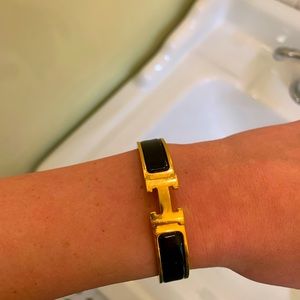 Hermès black H bracelet.